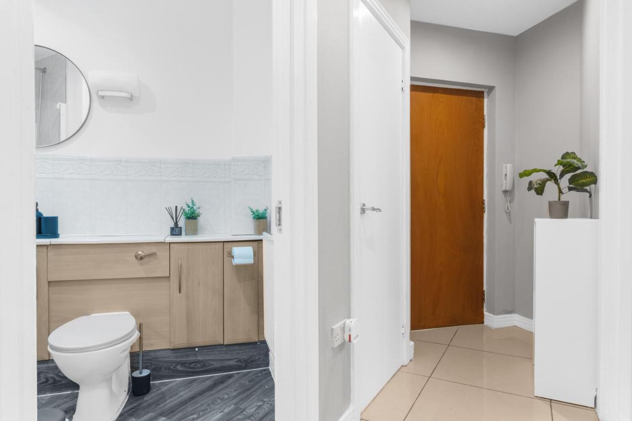 Birmingham, Modern 2 Bedroom, Free Parking Spaces, Free Wi-Fi And Netflix Luaran gambar